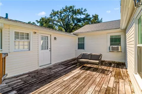 Exterior - 4704 Oxford Dr, Mobile, AL 36618 photo 5 of 7