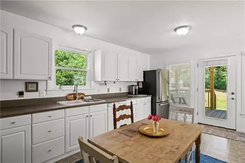 Kitchen - 4704 Oxford Dr, Mobile, AL 36618 photo 4 of 5