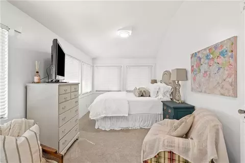 Bedroom - 4704 Oxford Dr, Mobile, AL 36618 photo 3 of 5