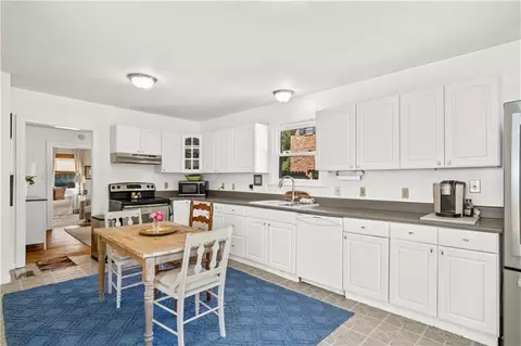 Kitchen - 4704 Oxford Dr, Mobile, AL 36618 photo 1 of 5