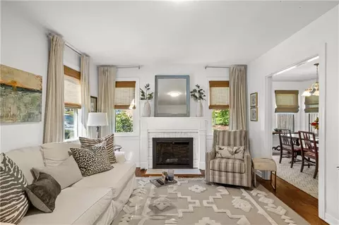 Living - 4704 Oxford Dr, Mobile, AL 36618 photo 3 of 4