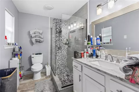 Bath - 2270 Christopher Dr E, Mobile, AL 36609 photo 4 of 4