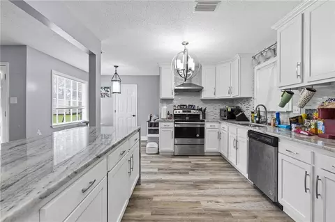 Kitchen - 2270 Christopher Dr E, Mobile, AL 36609 photo 2 of 4