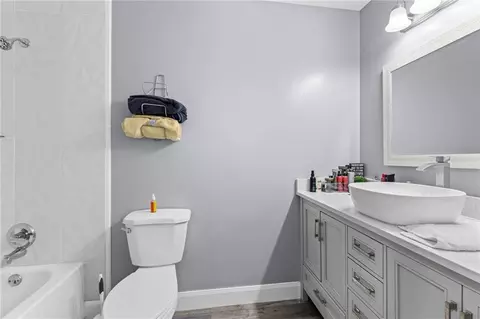Bath - 2270 Christopher Dr E, Mobile, AL 36609 photo 2 of 4
