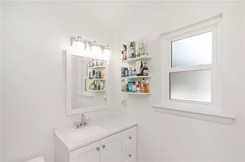 Bath - 3412 Emelye Dr, Mobile, AL 36693 photo 3 of 3