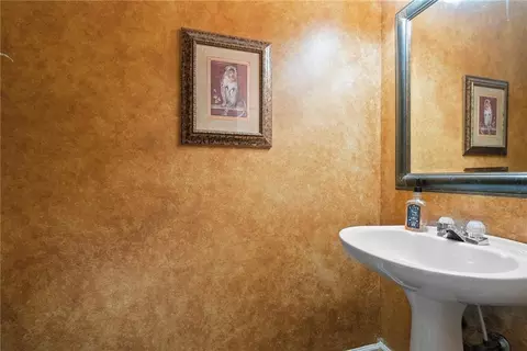 Bath - 1313 Carson Rd E, Mobile, AL 36695 photo 2 of 3