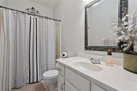 Bath - 1313 Carson Rd E, Mobile, AL 36695 photo 3 of 3