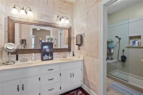 Bath - 1313 Carson Rd E, Mobile, AL 36695 photo 1 of 3