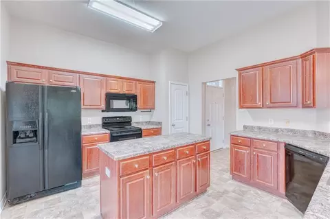 Kitchen - 8825 Spring Grv N, Mobile, AL 36695 photo 3 of 4