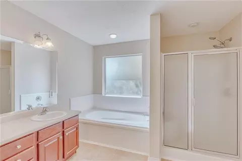 Bath - 8825 Spring Grv N, Mobile, AL 36695 photo 2 of 4