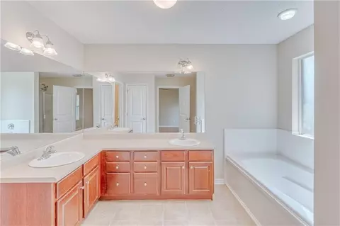 Bath - 8825 Spring Grv N, Mobile, AL 36695 photo 1 of 4