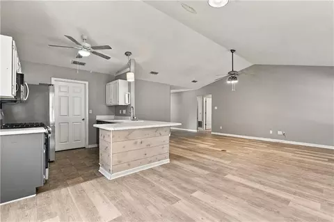 Living - 9420 Copperfield Dr N, Mobile, AL 36608 photo 7 of 8
