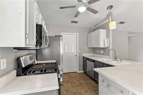 Kitchen - 9420 Copperfield Dr N, Mobile, AL 36608 photo 2 of 4