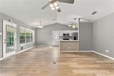 Living - 9420 Copperfield Dr N, Mobile, AL 36608 photo 5 of 8