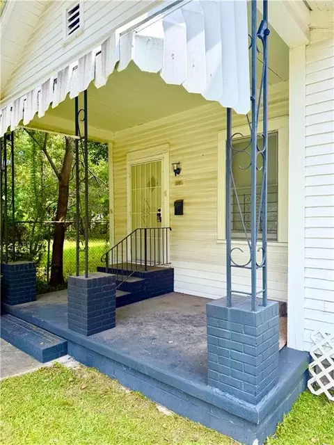Exterior - 607 Dexter Ave, Mobile, AL 36604 photo 2 of 4