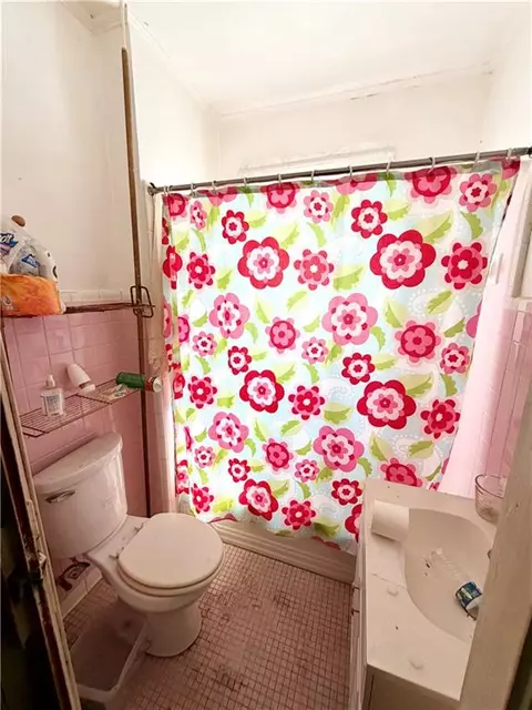 Bath - 607 Dexter Ave, Mobile, AL 36604 photo 1 of 1