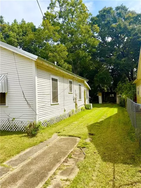Exterior - 607 Dexter Ave, Mobile, AL 36604 photo 4 of 4