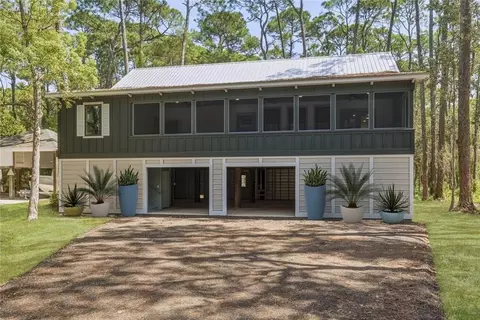 910 Lockenbie Pl, Dauphin Island, AL 36528