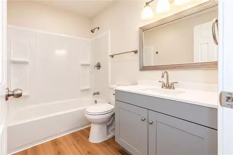 Bath - 6262 Howells Ferry Rd, Mobile, AL 36618 photo 2 of 3