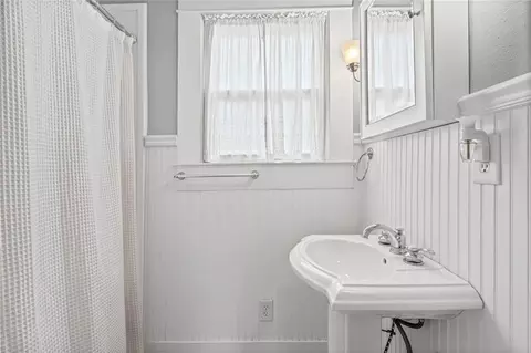 Bath - 168 Mohawk St, Mobile, AL 36606 photo 3 of 3
