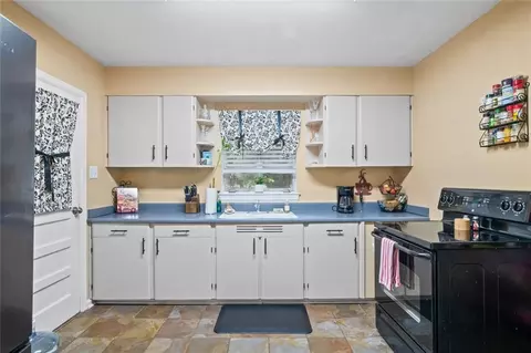 Kitchen - 313 Thornhill Cir, Mobile, AL 36606 photo 1 of 2