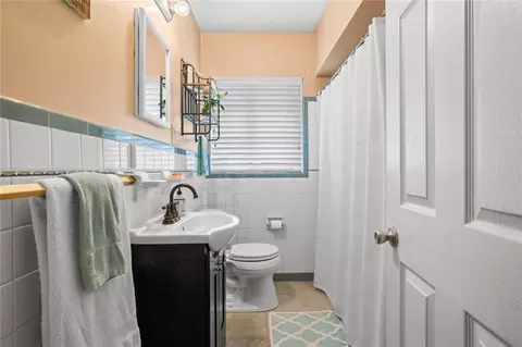 Bath - 313 Thornhill Cir, Mobile, AL 36606 photo 1 of 1