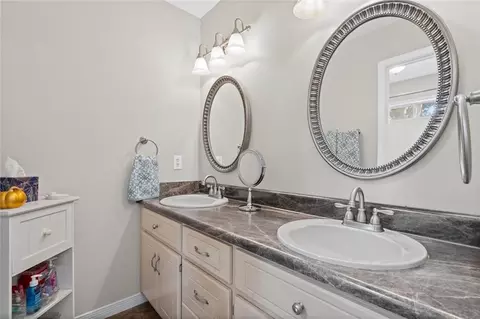Bath - 2380 Bobwhite Trl, Mobile, AL 36695 photo 1 of 2