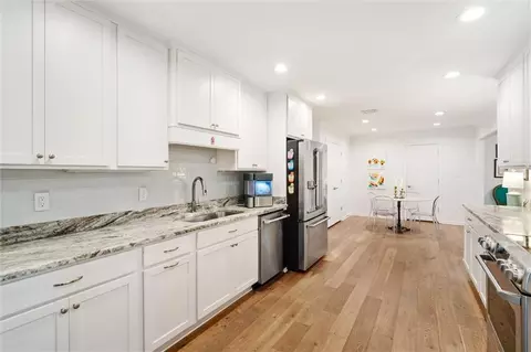 Kitchen - 4612 Bit Spur Rd, Mobile, AL 36608 photo 2 of 4