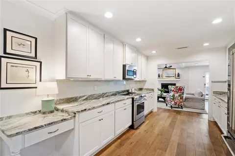 Kitchen - 4612 Bit Spur Rd, Mobile, AL 36608 photo 4 of 4