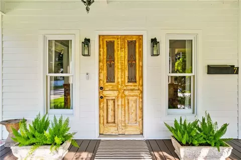 Entry Way - 7 Reed Ave S, Mobile, AL 36604 photo 2 of 5