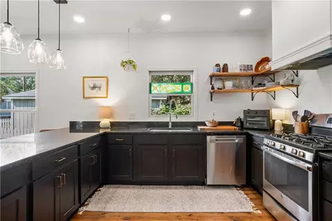 Kitchen - 7 Reed Ave S, Mobile, AL 36604 photo 4 of 6