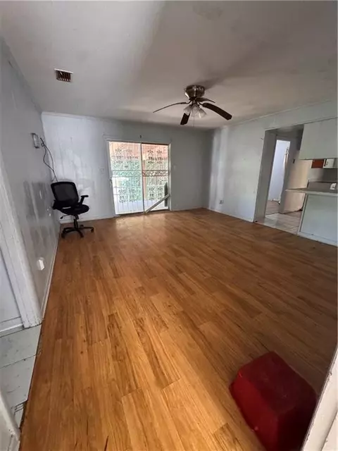 Living - 559 Marcus Dr, Mobile, AL 36609 photo 2 of 7