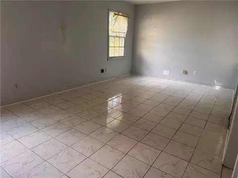 Living - 559 Marcus Dr, Mobile, AL 36609 photo 4 of 7