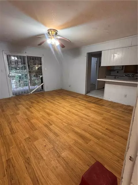 Living - 559 Marcus Dr, Mobile, AL 36609 photo 6 of 7