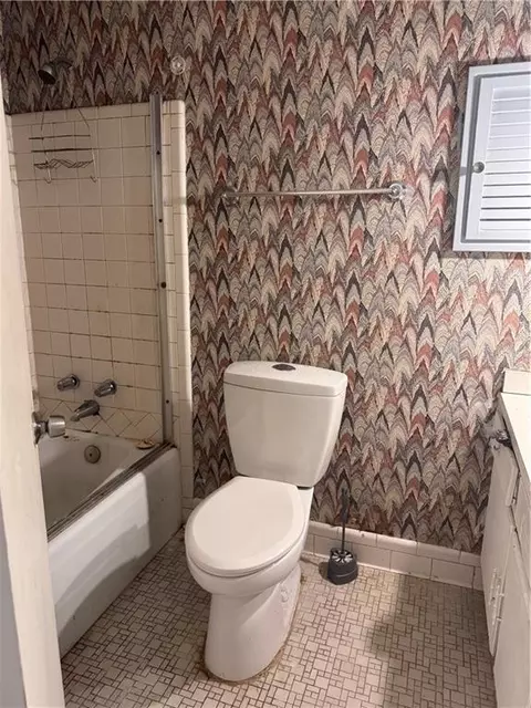 Bath - 559 Marcus Dr, Mobile, AL 36609 photo 1 of 1