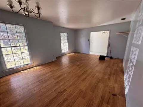 Living - 559 Marcus Dr, Mobile, AL 36609 photo 3 of 7