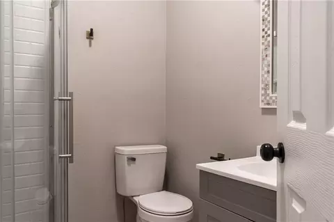 Bath - 2663 Hayles St, Mobile, AL 36607 photo 2 of 4
