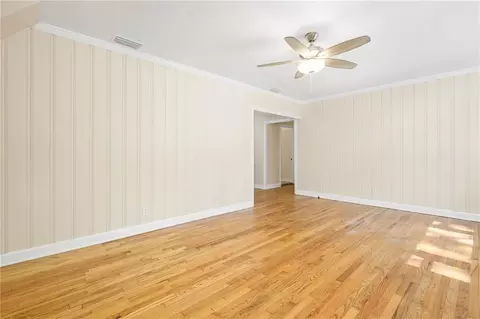 Living - 2566 Riverside Dr, Mobile, AL 36605 photo 3 of 4