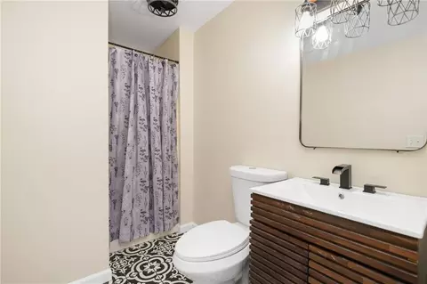 Bath - 2566 Riverside Dr, Mobile, AL 36605 photo 1 of 3