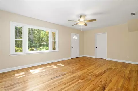Living - 2566 Riverside Dr, Mobile, AL 36605 photo 1 of 4
