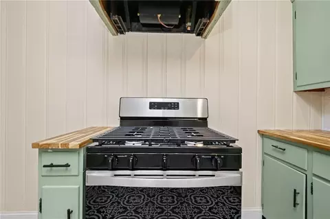 Kitchen - 2566 Riverside Dr, Mobile, AL 36605 photo 5 of 7