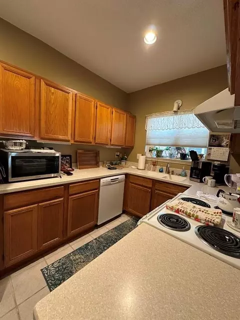 Kitchen - 1258 Sutton Ct #10, Mobile, AL 36609 photo 2 of 2