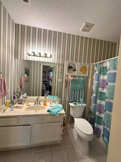 Bath - 1258 Sutton Ct #10, Mobile, AL 36609 photo 2 of 3