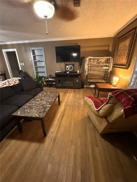 Living - 609 Mandrell St, Mobile, AL 36606 photo 2 of 2