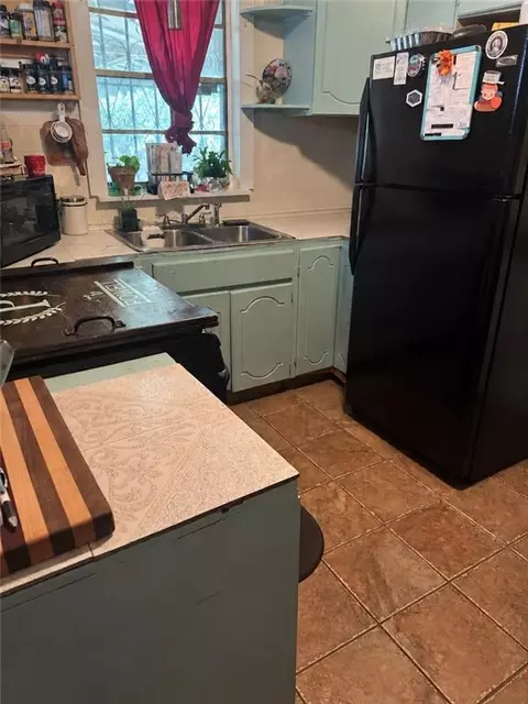 Kitchen - 609 Mandrell St, Mobile, AL 36606 photo 2 of 2