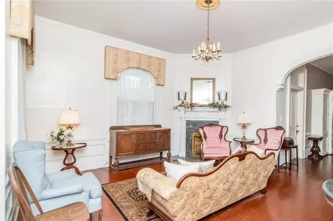 Living - 1323 Dauphin St, Mobile, AL 36604 photo 2 of 8