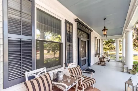 Exterior - 1323 Dauphin St, Mobile, AL 36604 photo 4 of 11