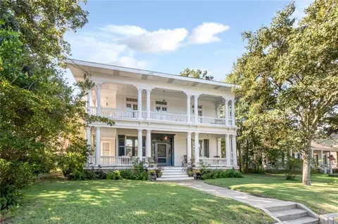 Exterior - 1323 Dauphin St, Mobile, AL 36604 photo 2 of 11