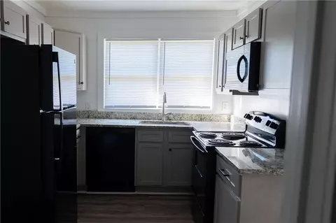 Kitchen - 609 Wisconsin Ave, Mobile, AL 36604 photo 4 of 4