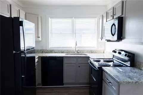 Kitchen - 609 Wisconsin Ave, Mobile, AL 36604 photo 3 of 4